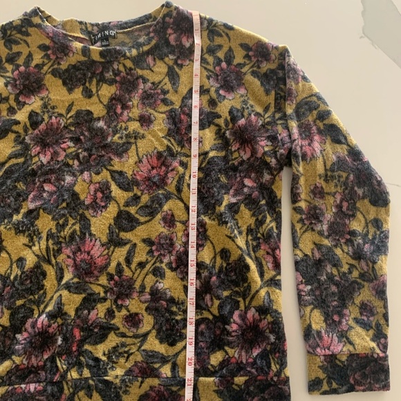 Timing Floral Sweater Size Large - Picture 7 of 8